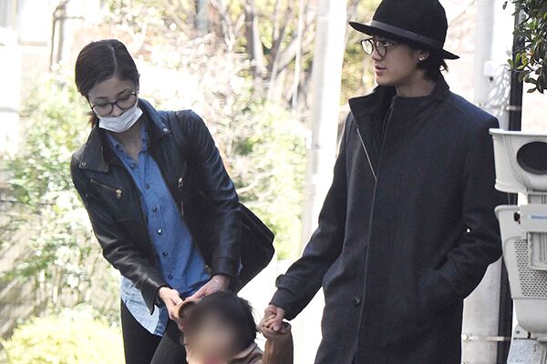 赤西仁と黒木メイサ夫妻と子供