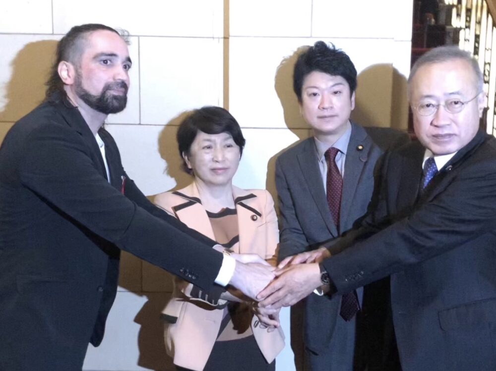 デニズ・イェンギンの支援政治家