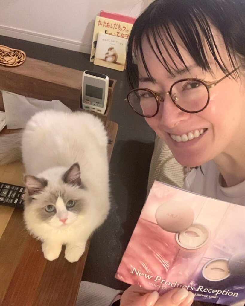 遠野なぎこと愛猫の愁くん