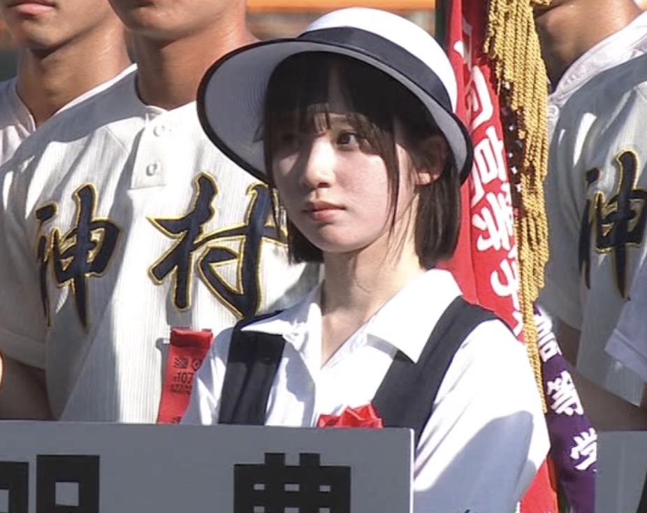 明豊高校のプラカード女子