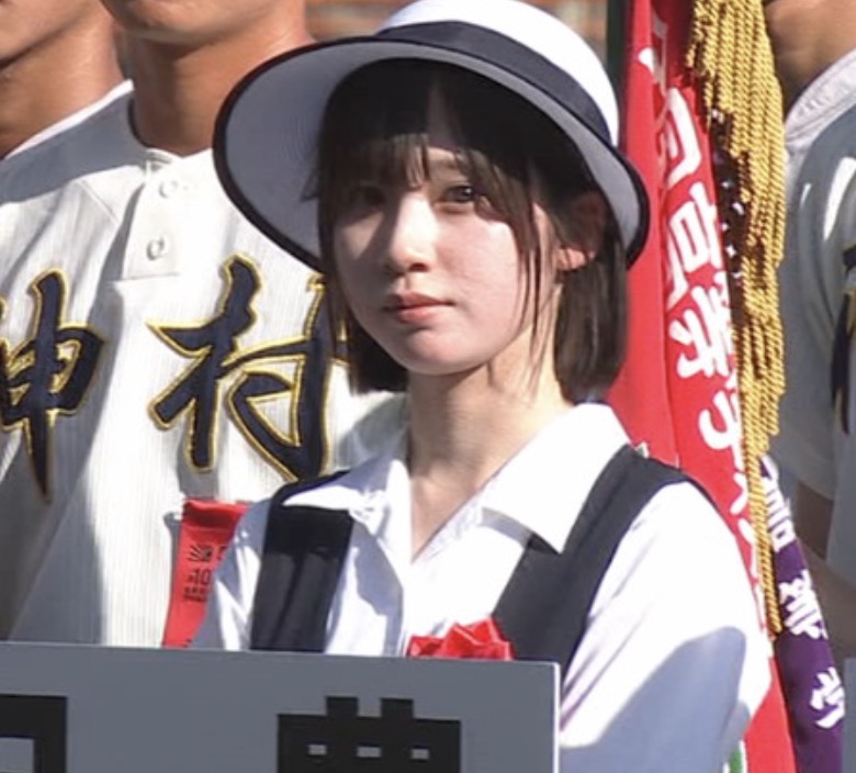 明豊高校のプラカード女子