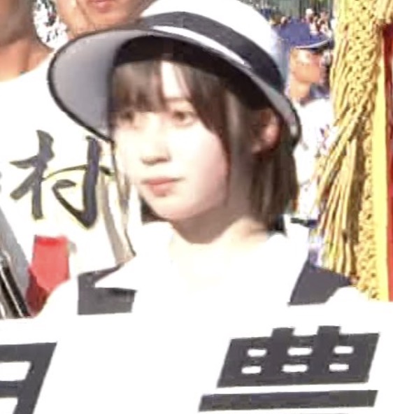 明豊高校のプラカード女子